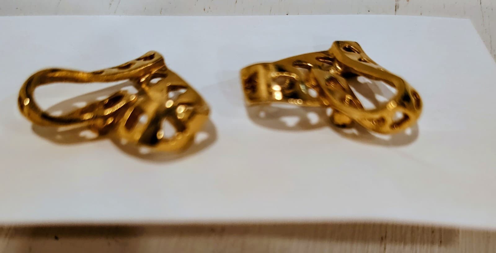 Vintage AVON Hearts Earrings Gold Tone Pierced Posts Border Hearts 1995 - Thumbnail 3