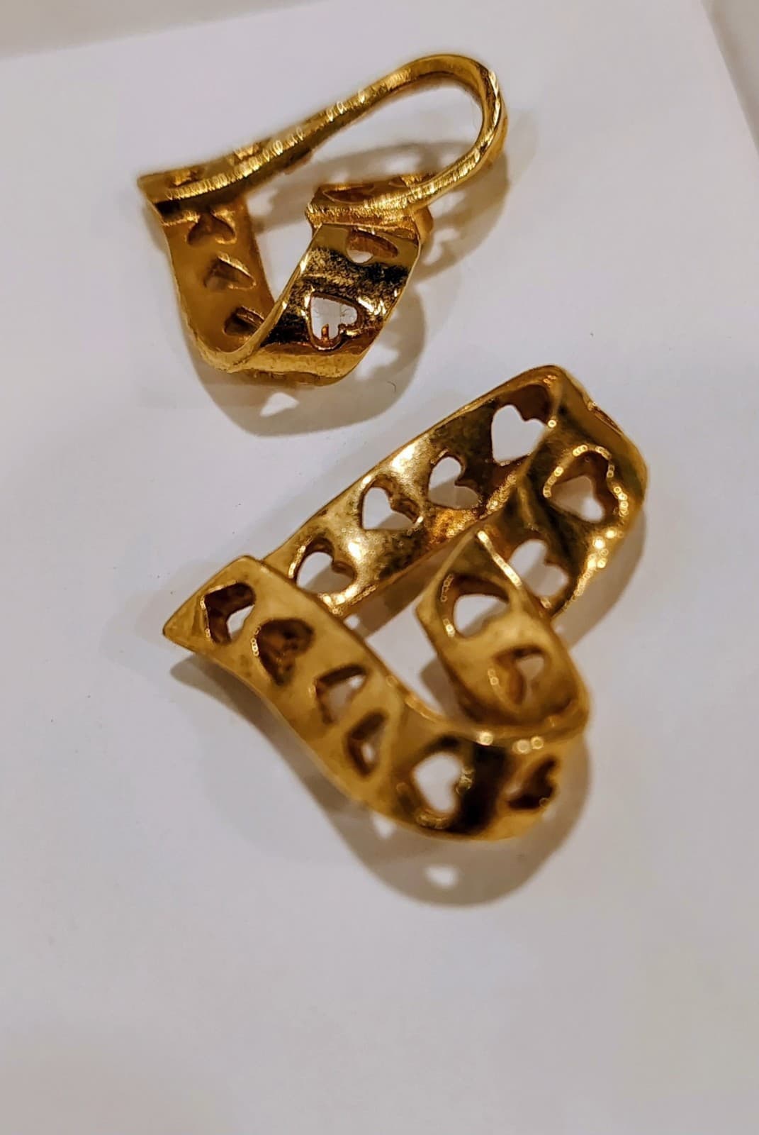 Vintage AVON Hearts Earrings Gold Tone Pierced Posts Border Hearts 1995 - Thumbnail 2