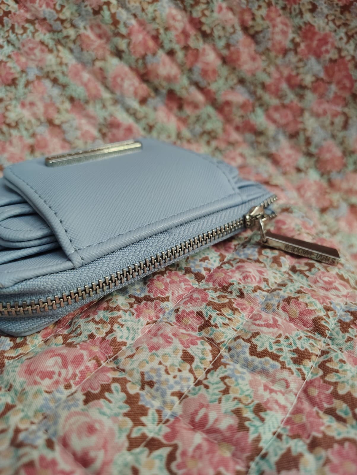 NWOT light blue card case wallet, Steve Madden, zipper pull - Thumbnail 6