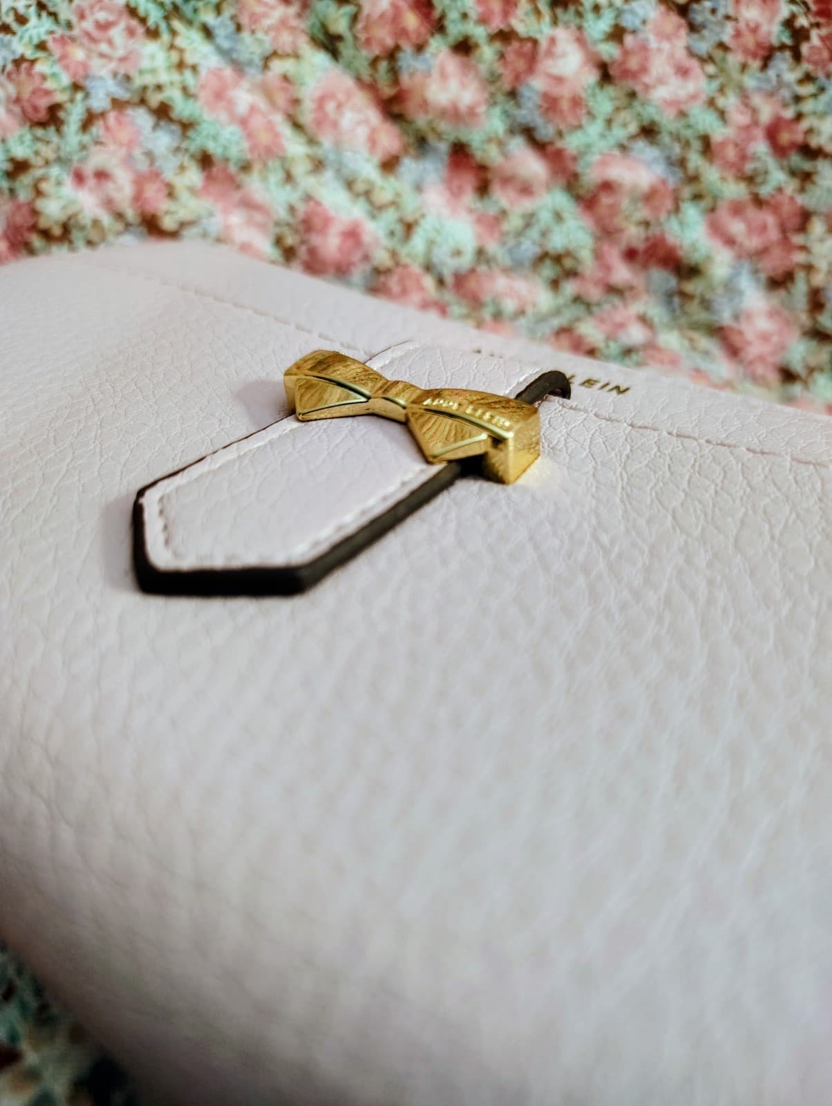 NWOT Anne Klein Pink Zip Around Pebbled Leather Wallet Gold Bow Buckle Wristlet - Thumbnail 2