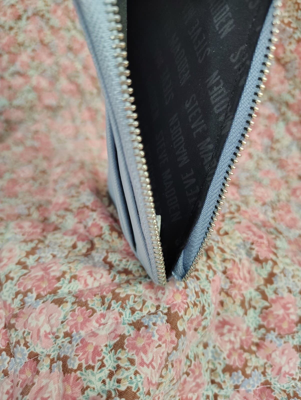 NWOT light blue card case wallet, Steve Madden, zipper pull - Thumbnail 9