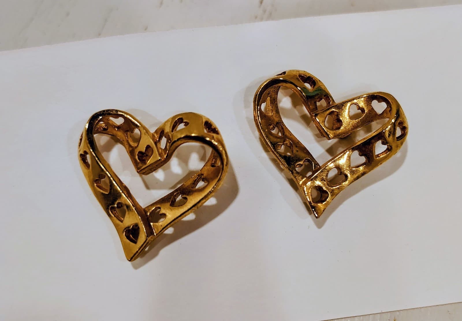 Vintage AVON Hearts Earrings Gold Tone Pierced Posts Border Hearts 1995 - Thumbnail 6