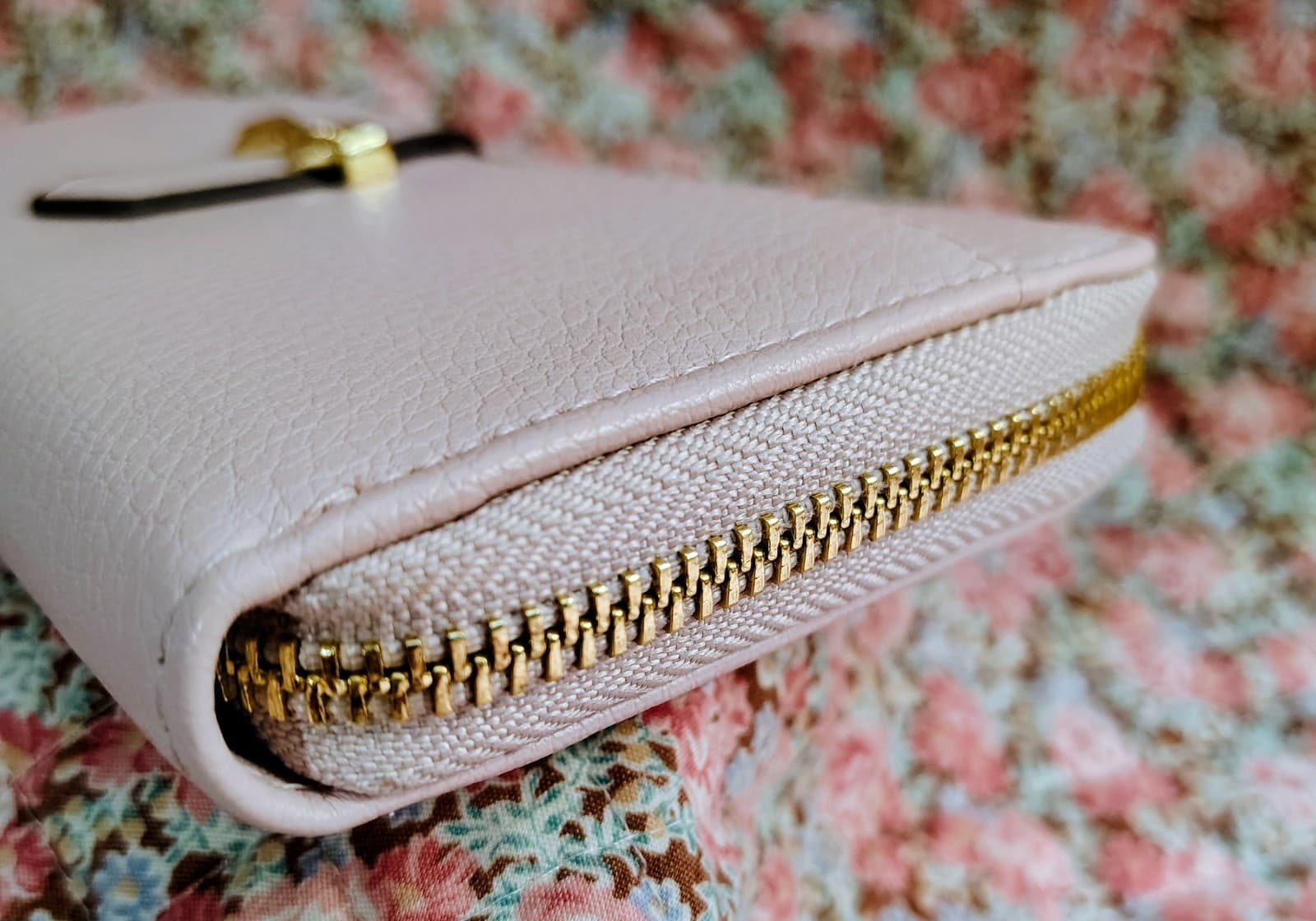 NWOT Anne Klein Pink Zip Around Pebbled Leather Wallet Gold Bow Buckle Wristlet - Thumbnail 3
