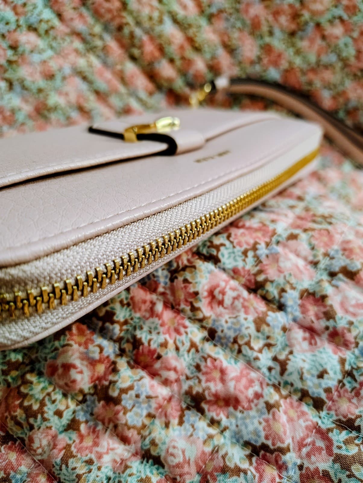 NWOT Anne Klein Pink Zip Around Pebbled Leather Wallet Gold Bow Buckle Wristlet - Thumbnail 7