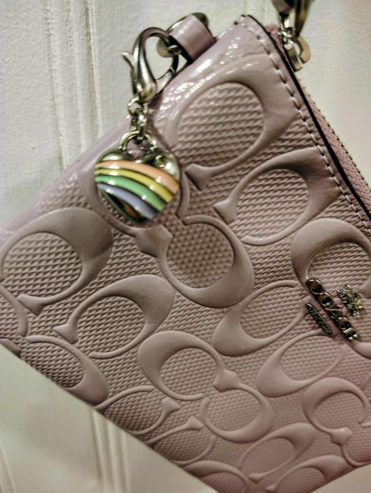 NWOT Coach Corner Zip Wristlet Signature Patent Leather Heart Charm Lavender - Thumbnail 6