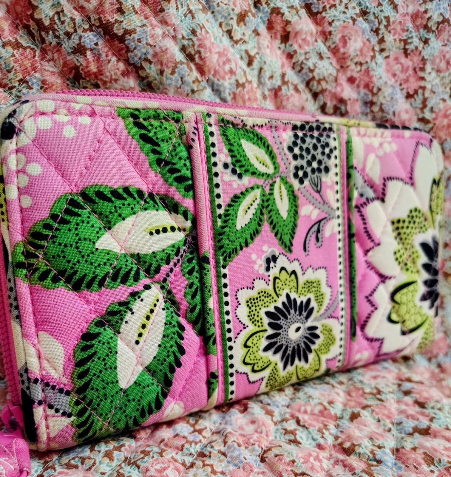 Vera Bradley zip wallet "Priscilla Pink" floral pattern