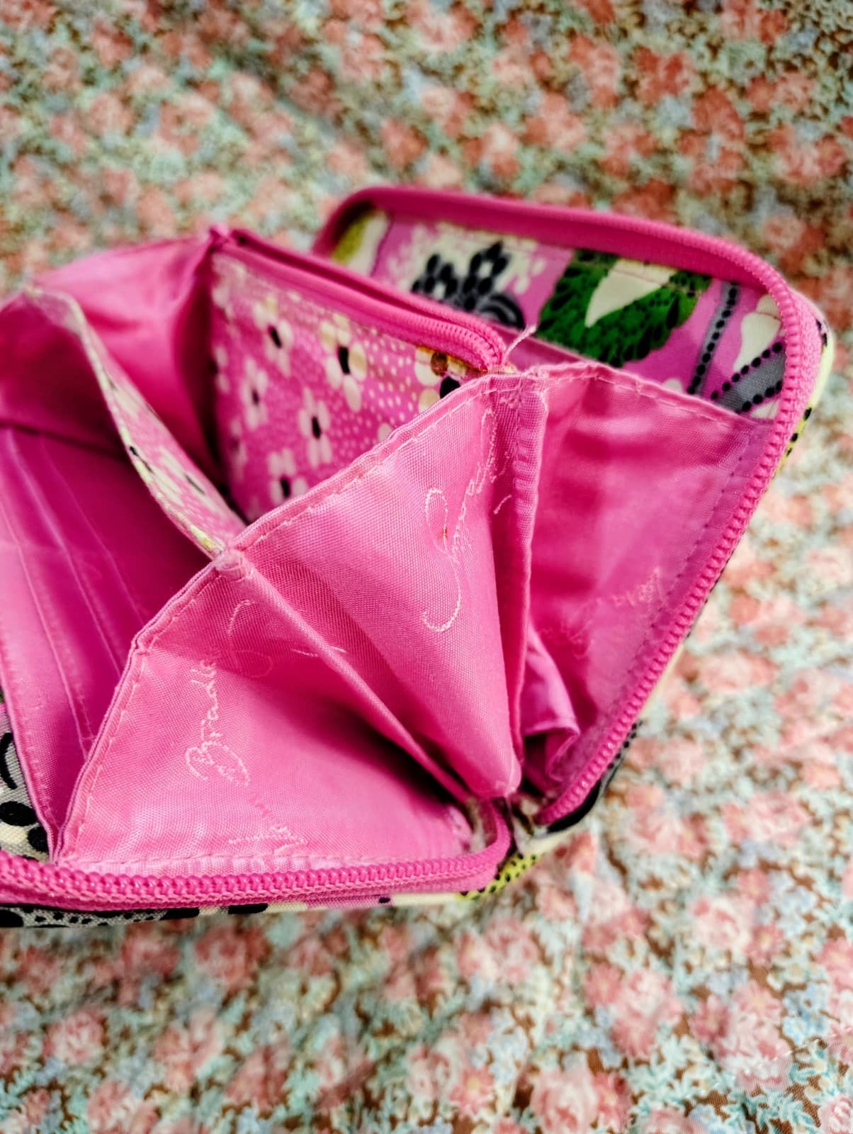 Vera Bradley zip wallet "Priscilla Pink" floral pattern - Thumbnail 10
