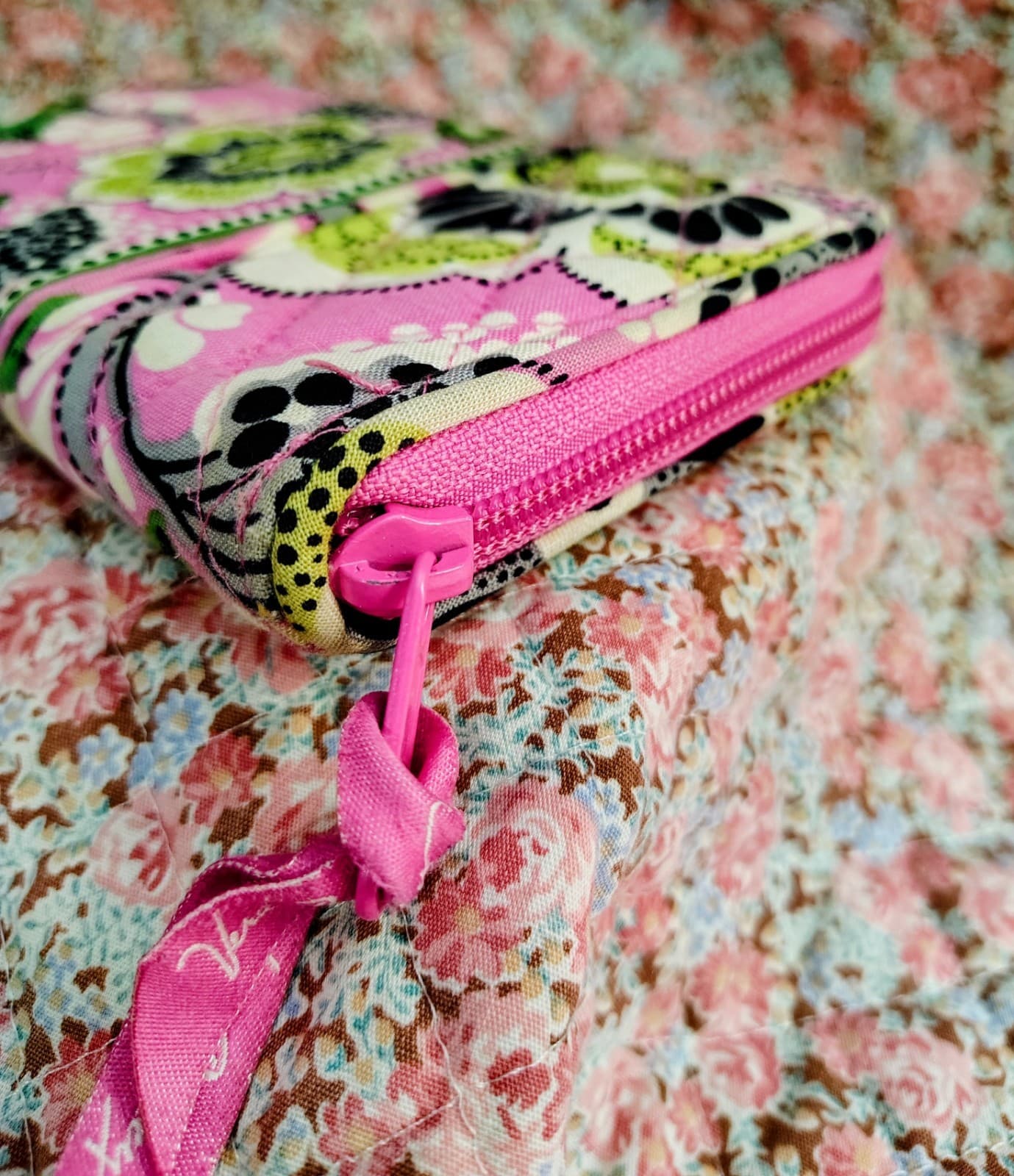 Vera Bradley zip wallet "Priscilla Pink" floral pattern - Thumbnail 6
