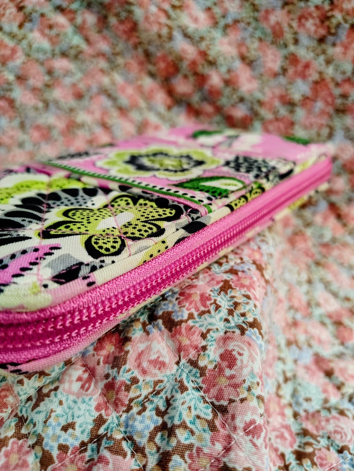 Vera Bradley zip wallet "Priscilla Pink" floral pattern - Thumbnail 11