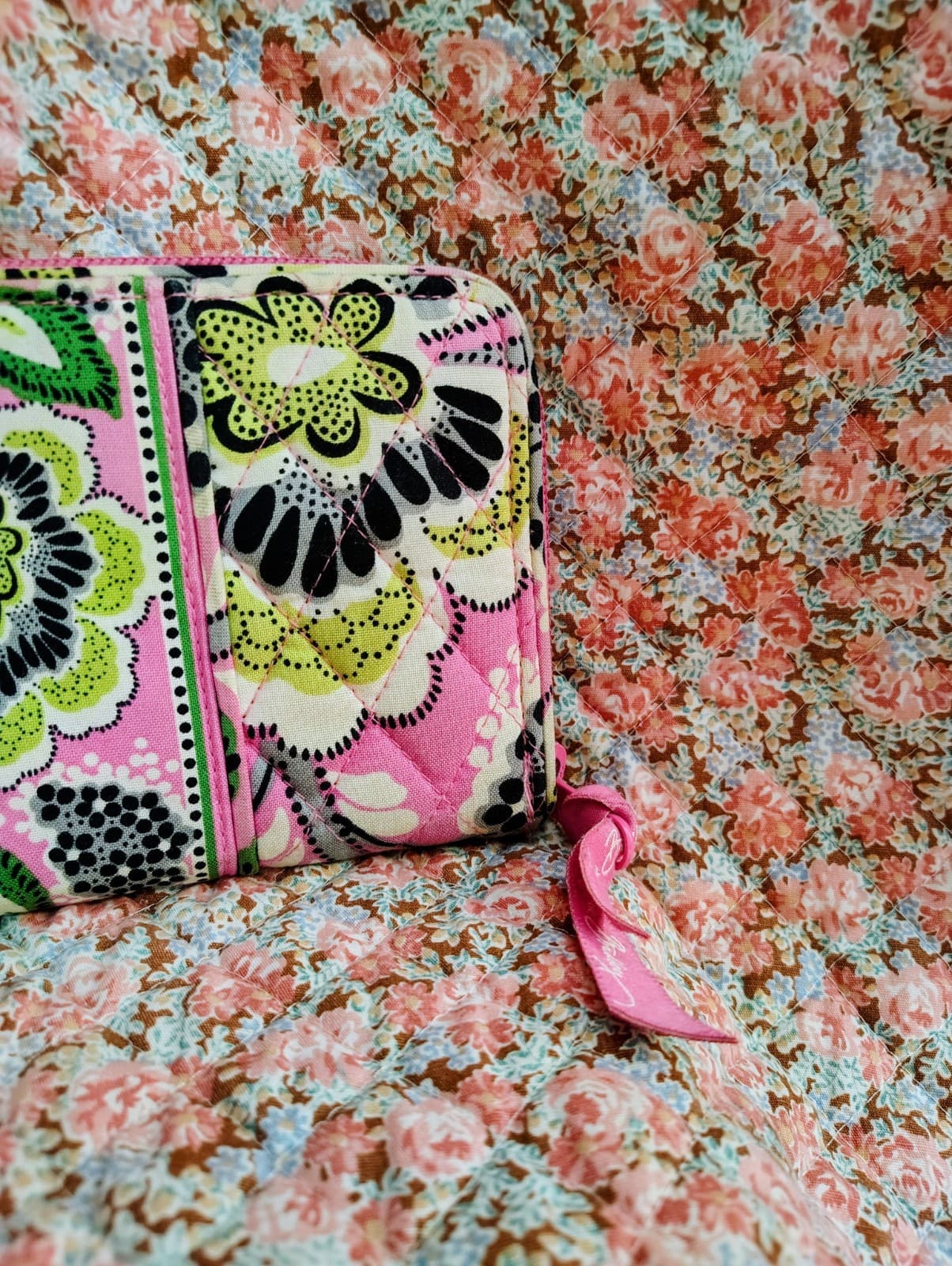 Vera Bradley zip wallet "Priscilla Pink" floral pattern - Thumbnail 2