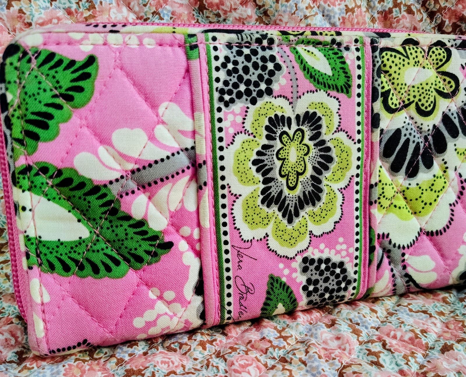 Vera Bradley zip wallet "Priscilla Pink" floral pattern - Thumbnail 3