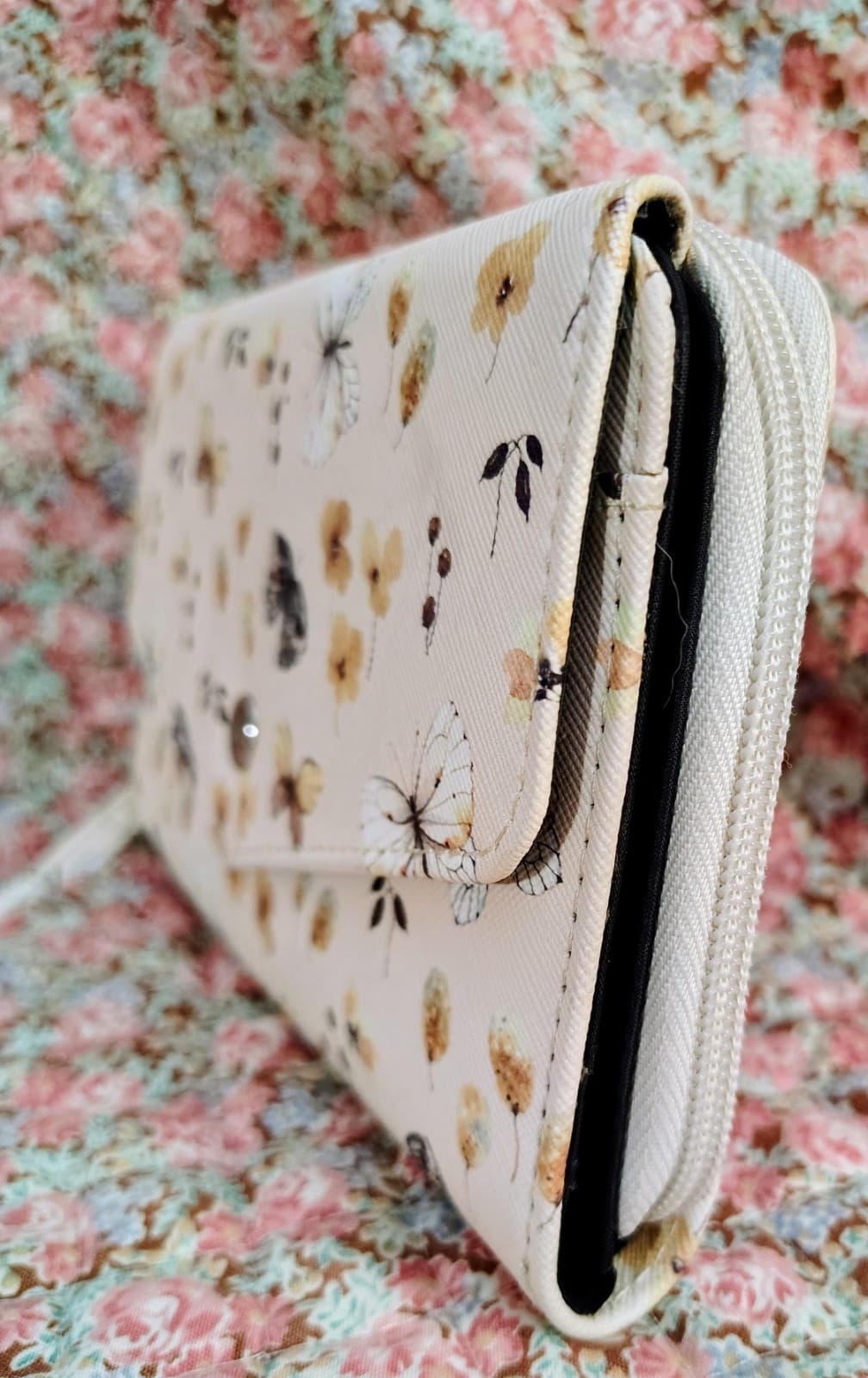 NWOT Cream Floral Wallet Wristlet - Thumbnail 3
