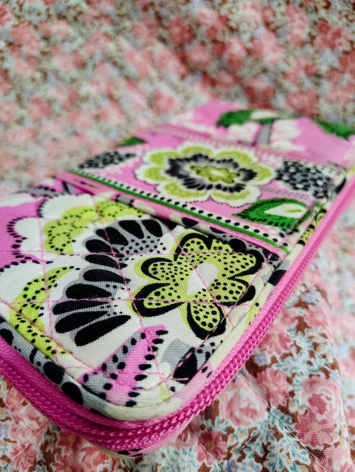Vera Bradley zip wallet "Priscilla Pink" floral pattern - Thumbnail 8