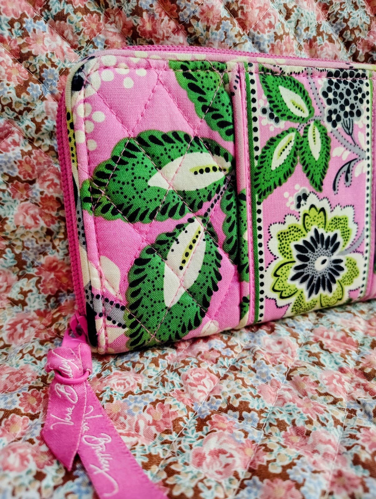 Vera Bradley zip wallet "Priscilla Pink" floral pattern - Thumbnail 5