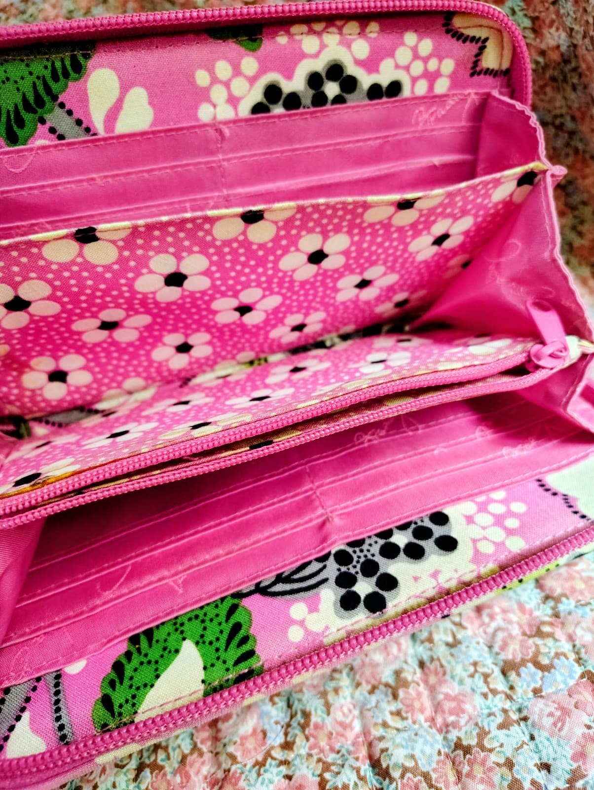 Vera Bradley zip wallet "Priscilla Pink" floral pattern - Thumbnail 9