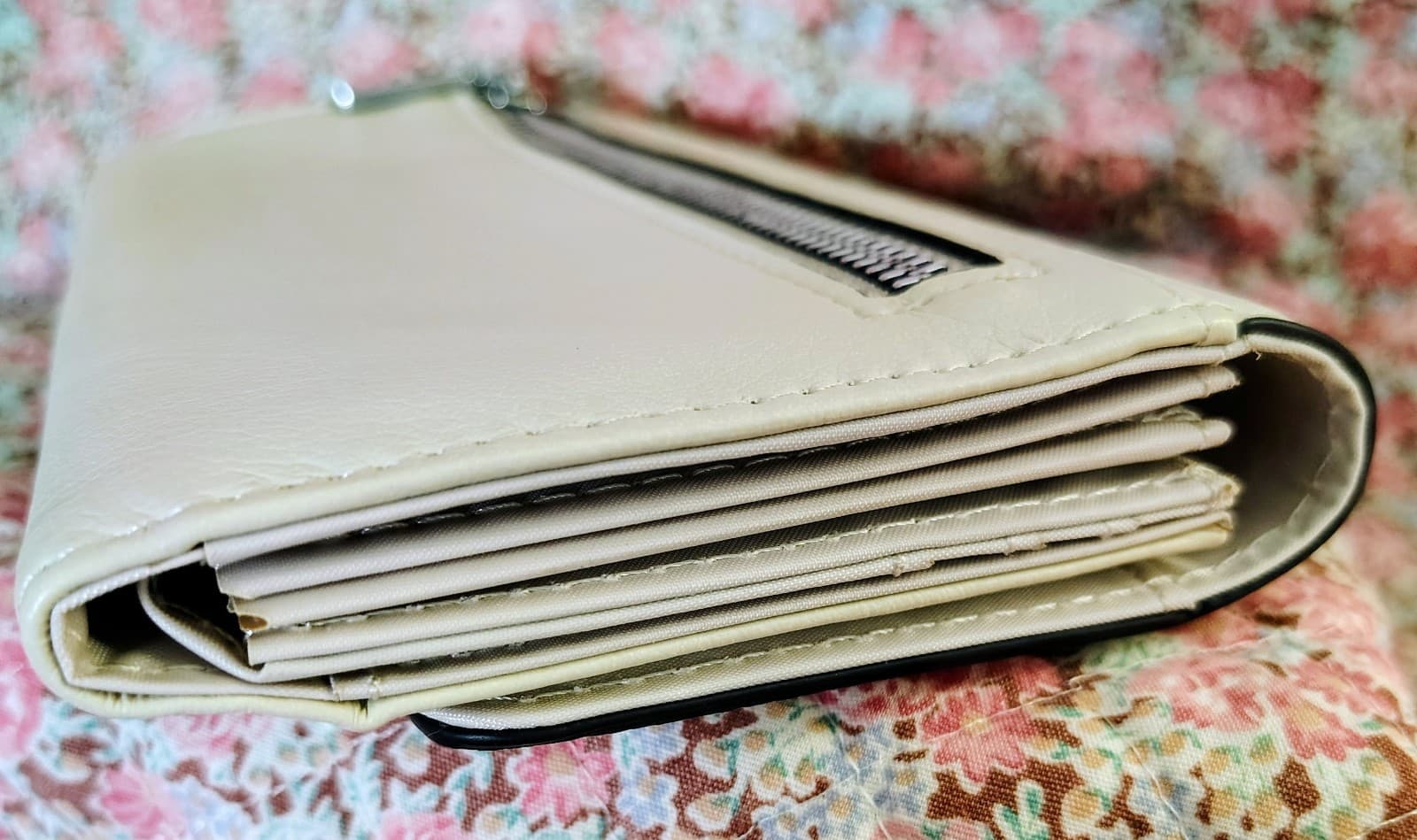 NWT White Zip Around Soft Faux Leather Wallet - Thumbnail 7