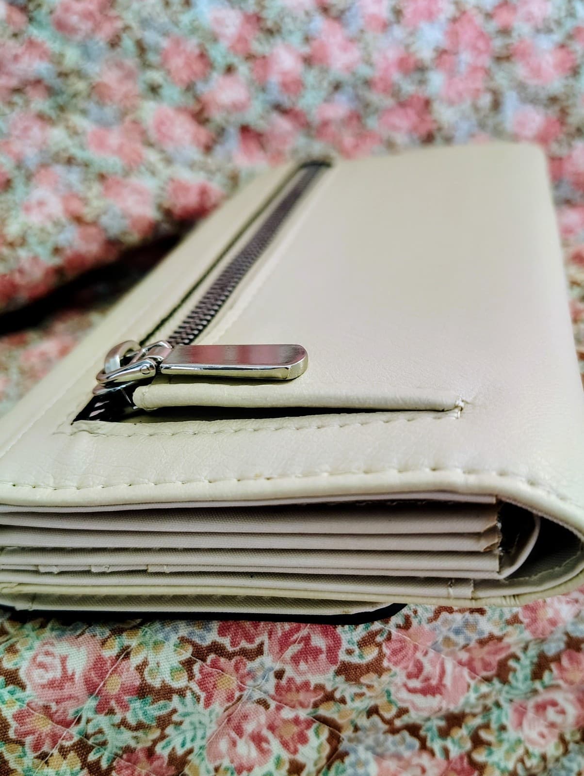 NWT White Zip Around Soft Faux Leather Wallet - Thumbnail 5