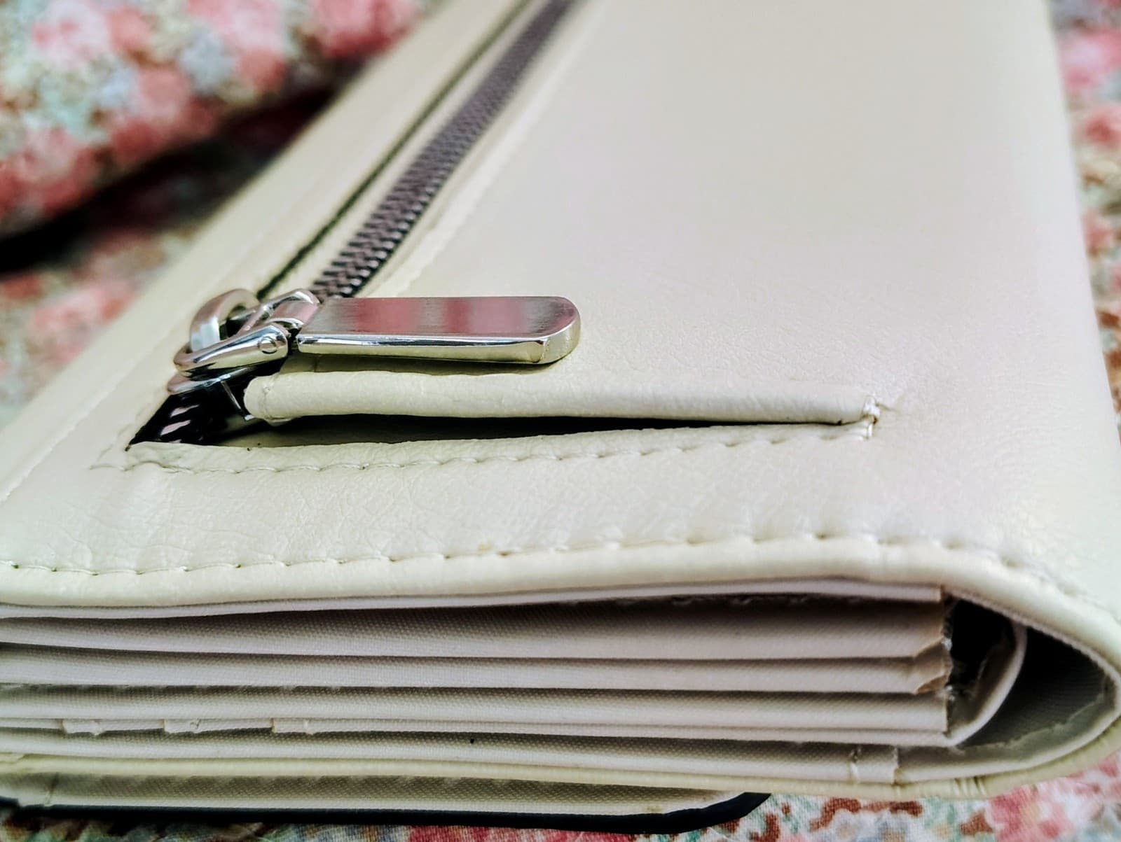 NWT White Zip Around Soft Faux Leather Wallet - Thumbnail 6