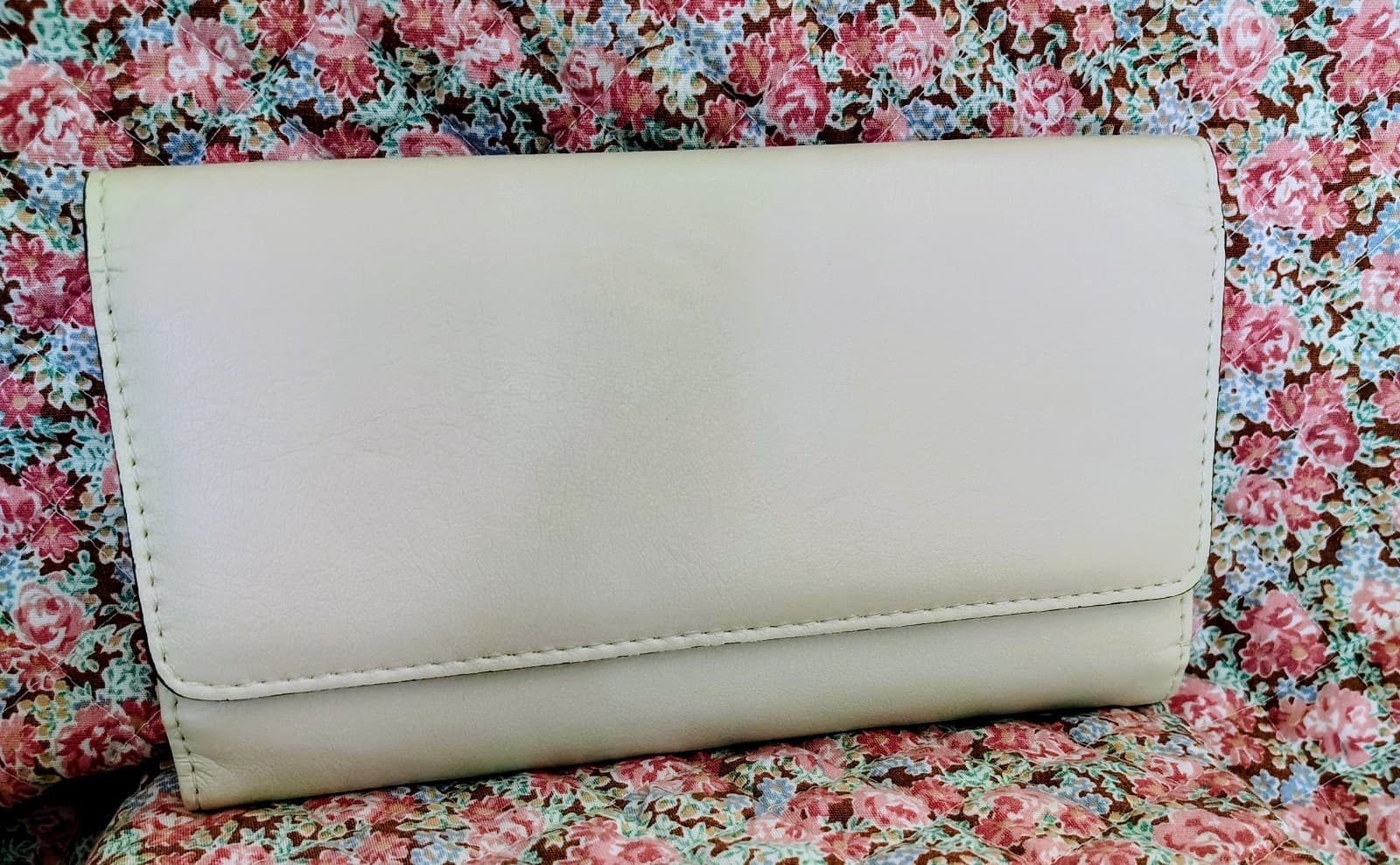 NWT White Zip Around Soft Faux Leather Wallet