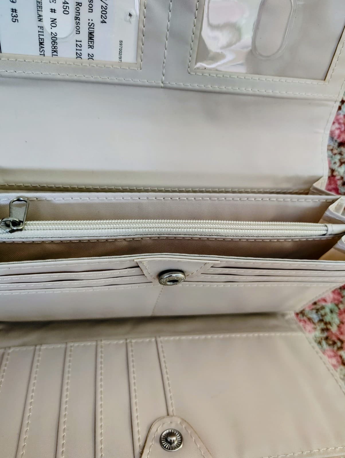 NWT White Zip Around Soft Faux Leather Wallet - Thumbnail 8