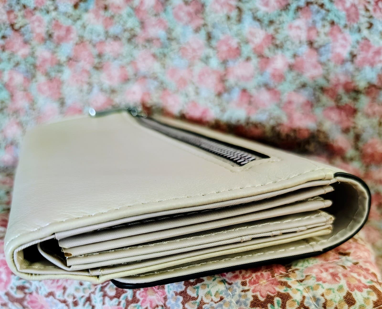 NWT White Zip Around Soft Faux Leather Wallet - Thumbnail 4