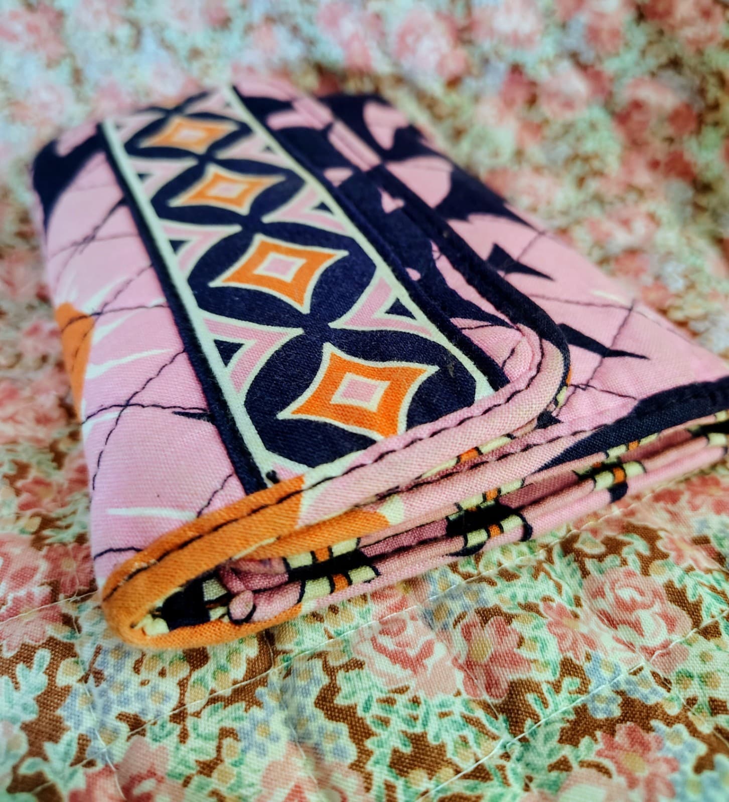 Vera Bradley "Love Me Daisy" quilted wallet - Thumbnail 5