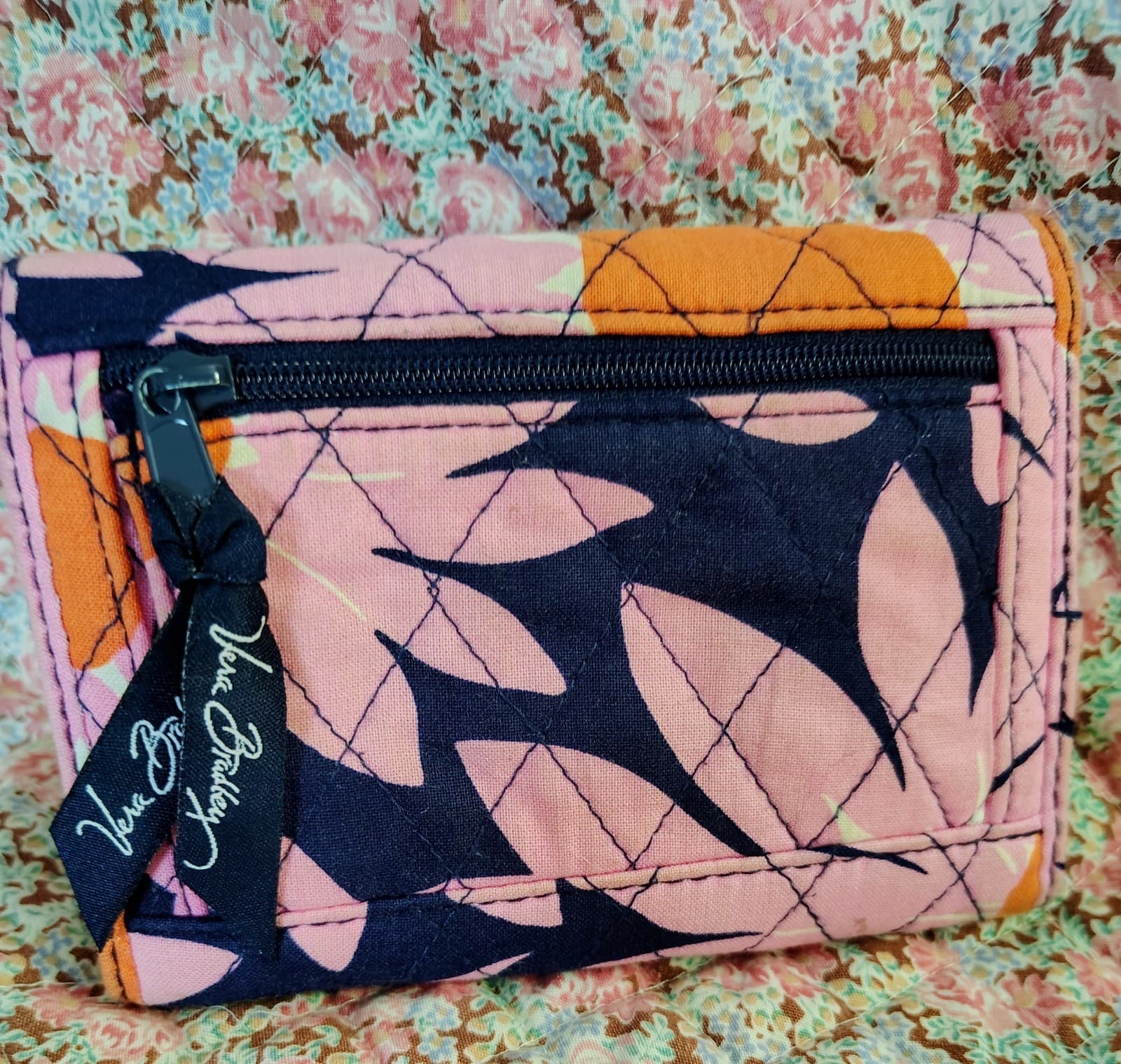 Vera Bradley "Love Me Daisy" quilted wallet - Thumbnail 2