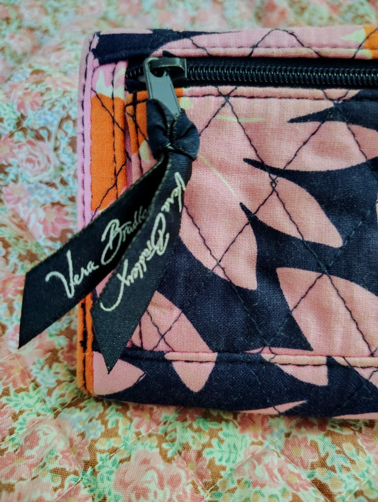 Vera Bradley "Love Me Daisy" quilted wallet - Thumbnail 8