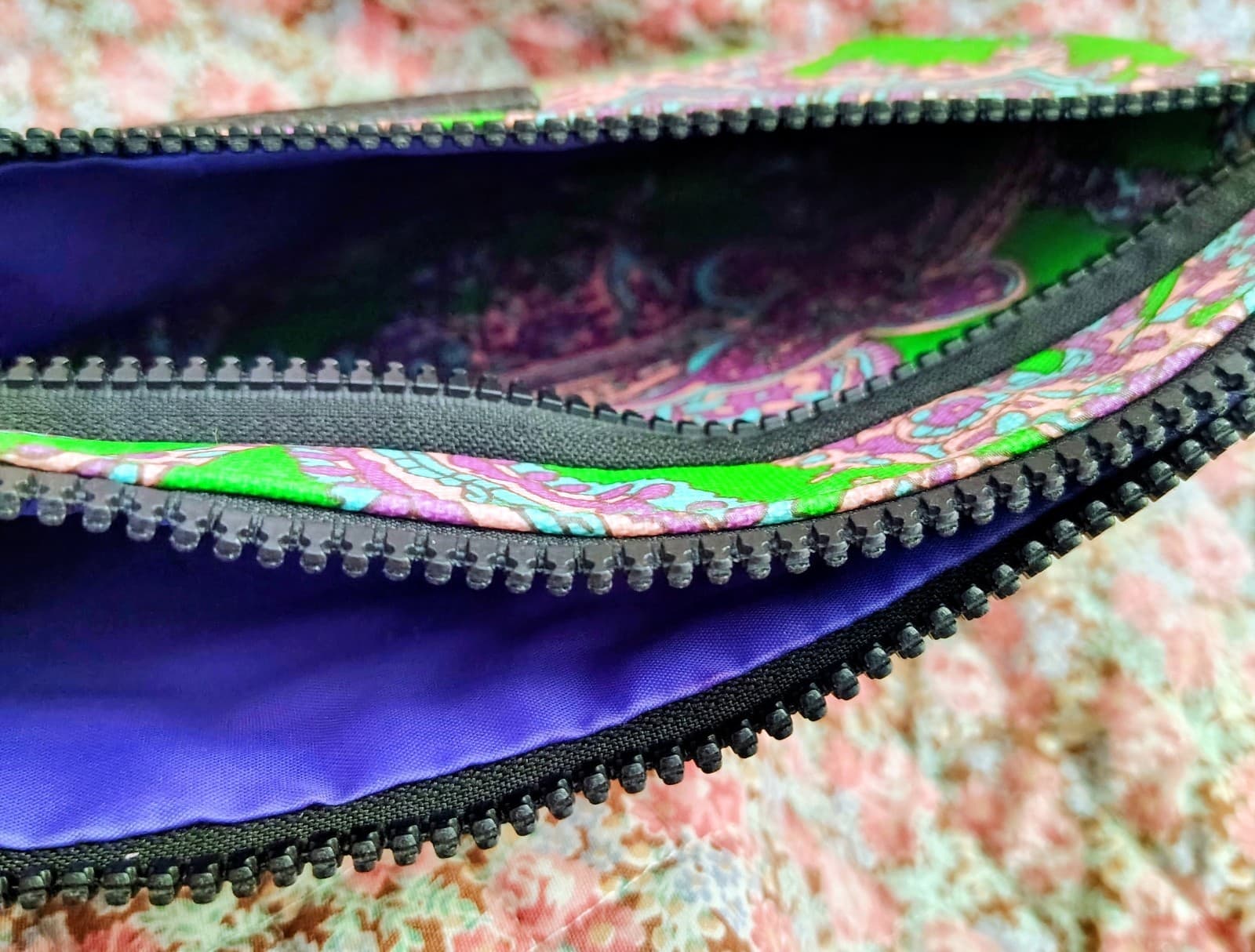 Jo & Jo Australia cosmetic clutch Makeup Bag, vibrant green paisley pattern - Thumbnail 5