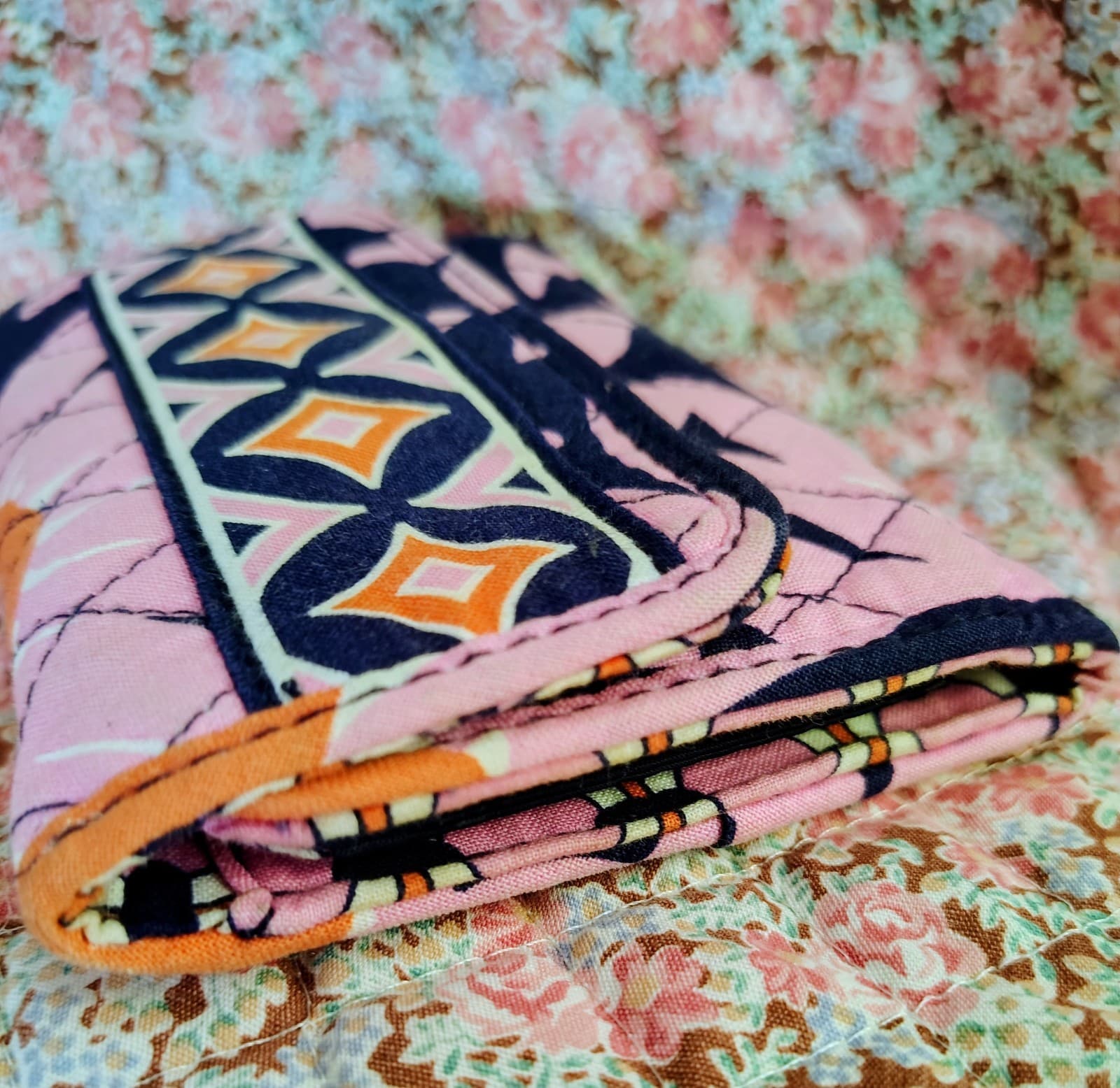 Vera Bradley "Love Me Daisy" quilted wallet - Thumbnail 6