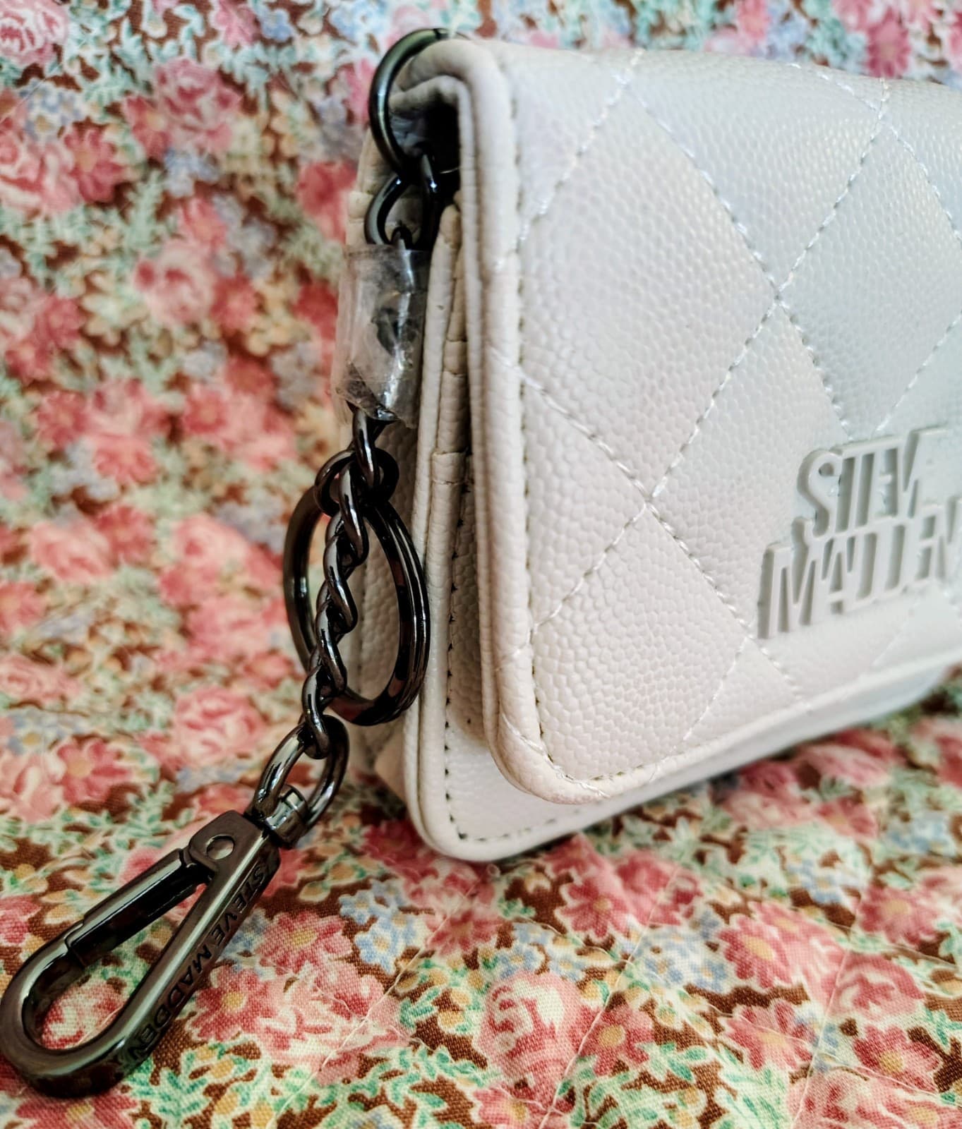 Steve Madden White Keychain Quilted Wallet NWOT - Thumbnail 2
