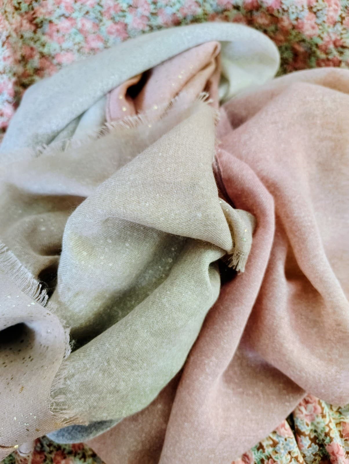 Eyeful Glittery Scarf NWT Pink Gray - Thumbnail 5