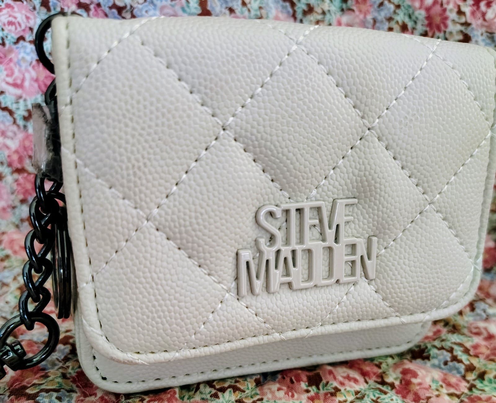Steve Madden White Keychain Quilted Wallet NWOT