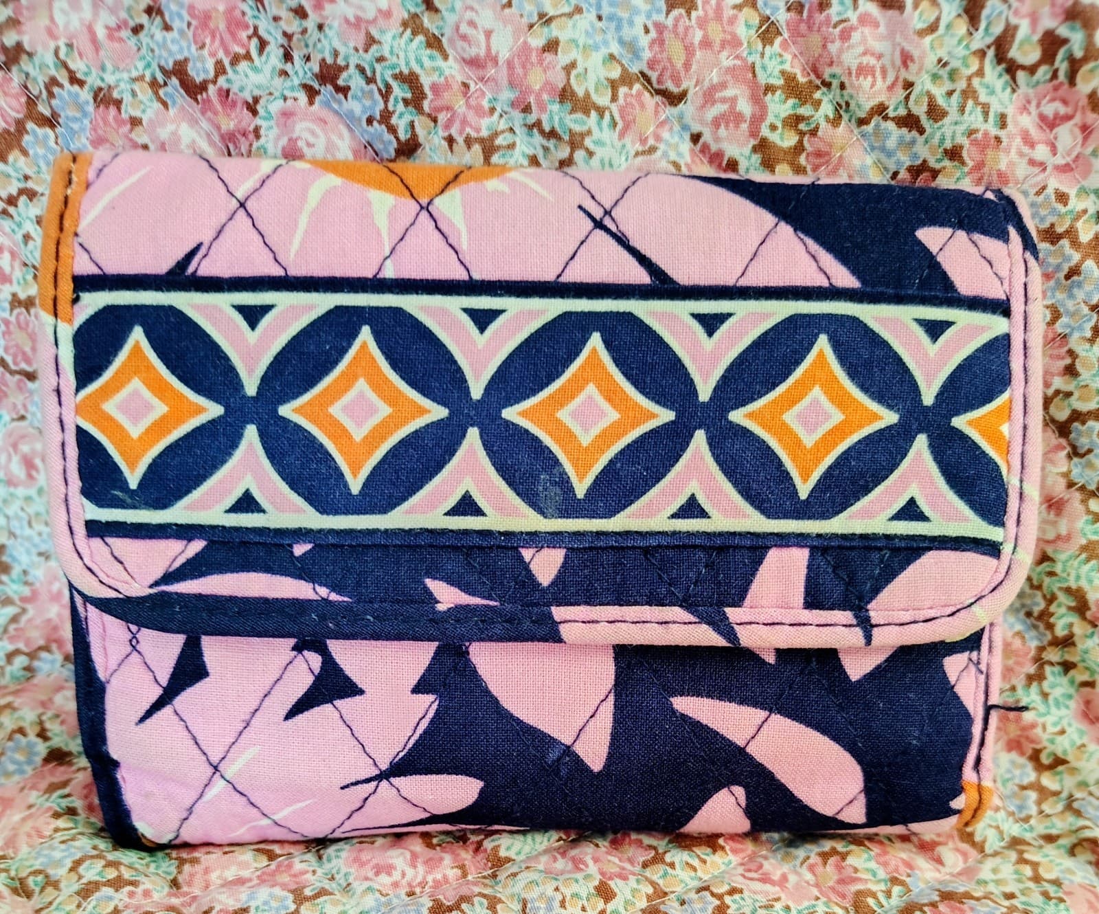 Vera Bradley "Love Me Daisy" quilted wallet