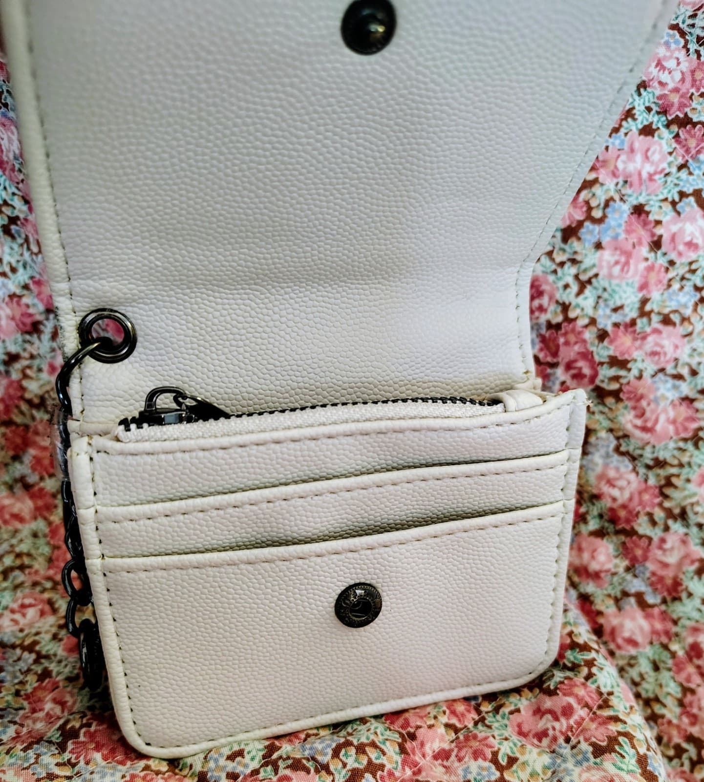 Steve Madden White Keychain Quilted Wallet NWOT - Thumbnail 4