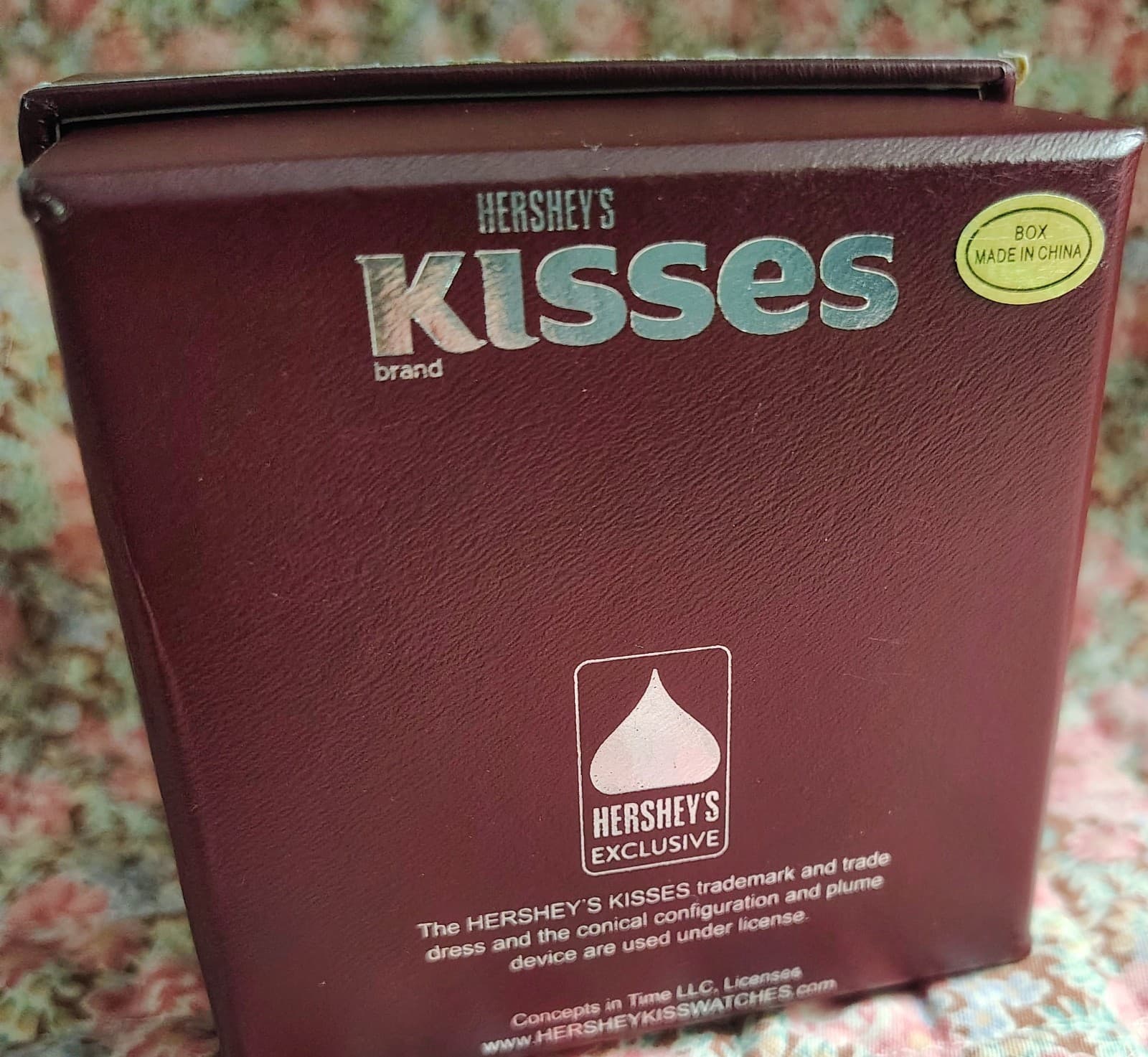 Hershey's Kisses Chocolate Gold Collectible Watch NWT NIB MSRP $100 - Thumbnail 10