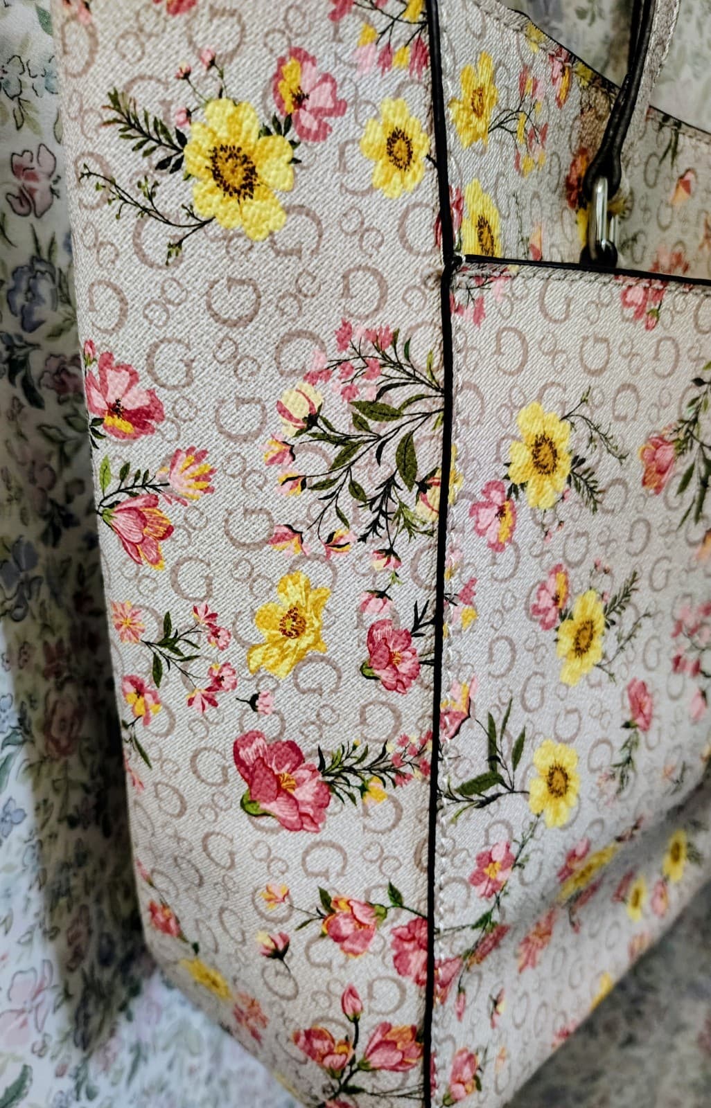 GUESS Kinsley Large Tote Bag, floral print, NWOT - Thumbnail 4