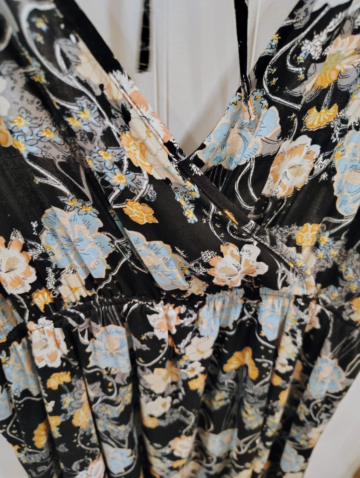 Listicle Women's Dress, Ruffled, Layered, Halter Front, Open Back, Large EUC - Thumbnail 10