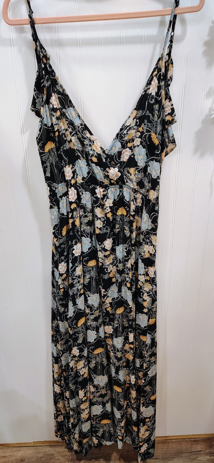 Listicle Women's Dress, Ruffled, Layered, Halter Front, Open Back, Large EUC