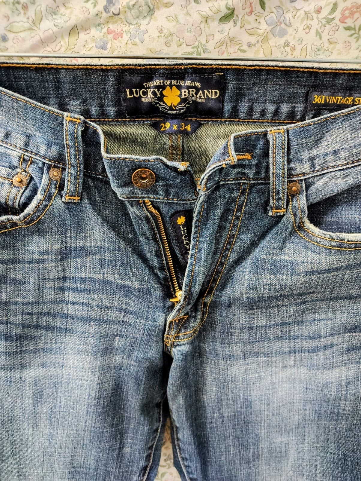Lucky Brand Men's 361 Vintage Straight Light Wash Faded Denim Jeans W29 L34 - Thumbnail 2