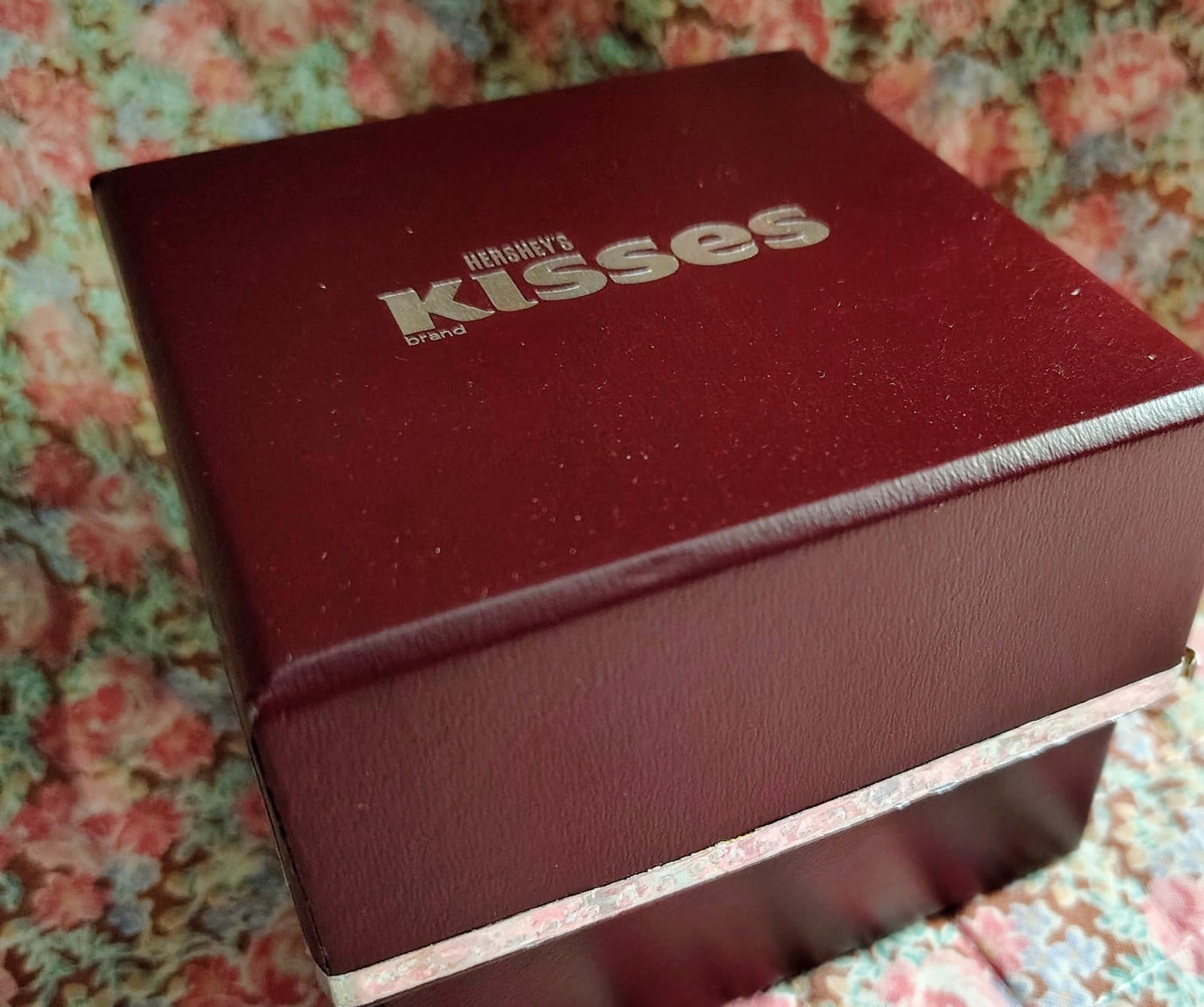 Hershey's Kisses Chocolate Gold Collectible Watch NWT NIB MSRP $100 - Thumbnail 11
