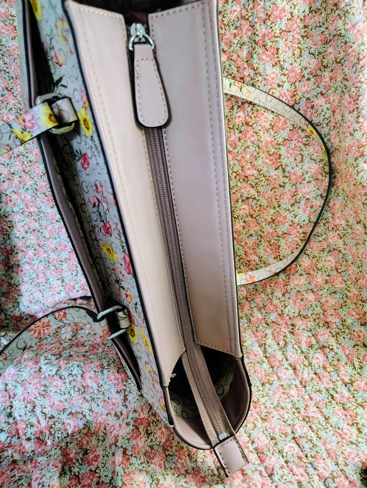 GUESS Kinsley Large Tote Bag, floral print, NWOT - Thumbnail 16