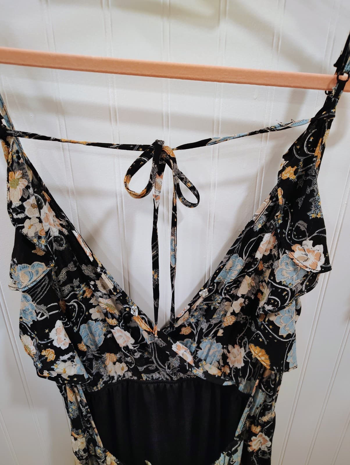 Listicle Women's Dress, Ruffled, Layered, Halter Front, Open Back, Large EUC - Thumbnail 6