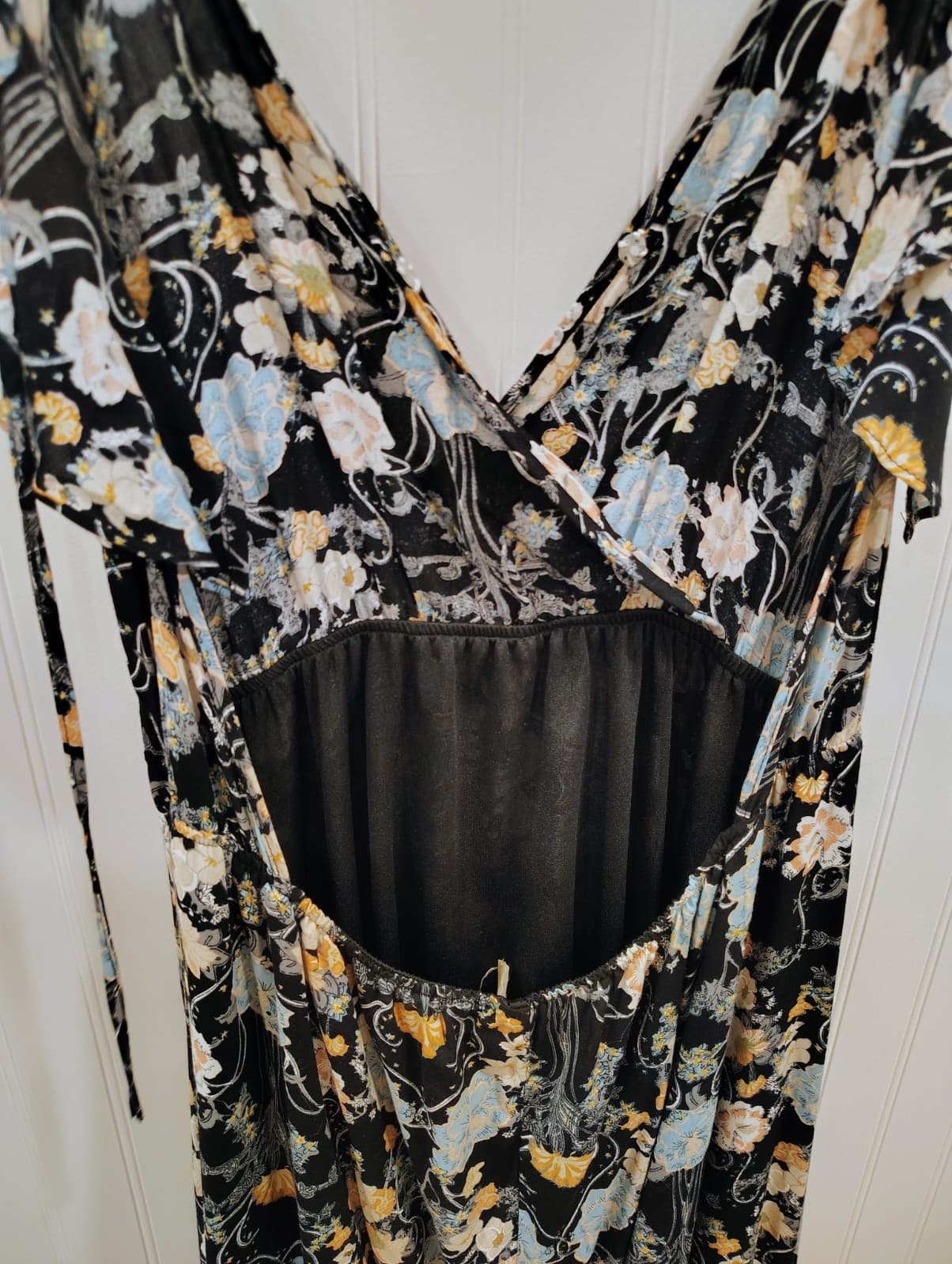 Listicle Women's Dress, Ruffled, Layered, Halter Front, Open Back, Large EUC - Thumbnail 4