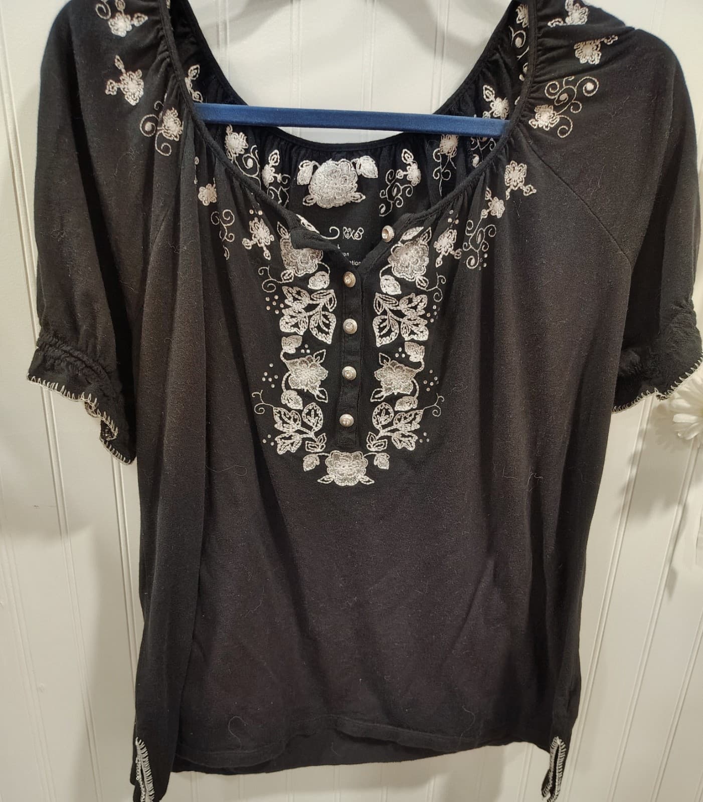 RXB Womens black embroidered v neck short sleeve tee, Rhinestone Buttons, Large