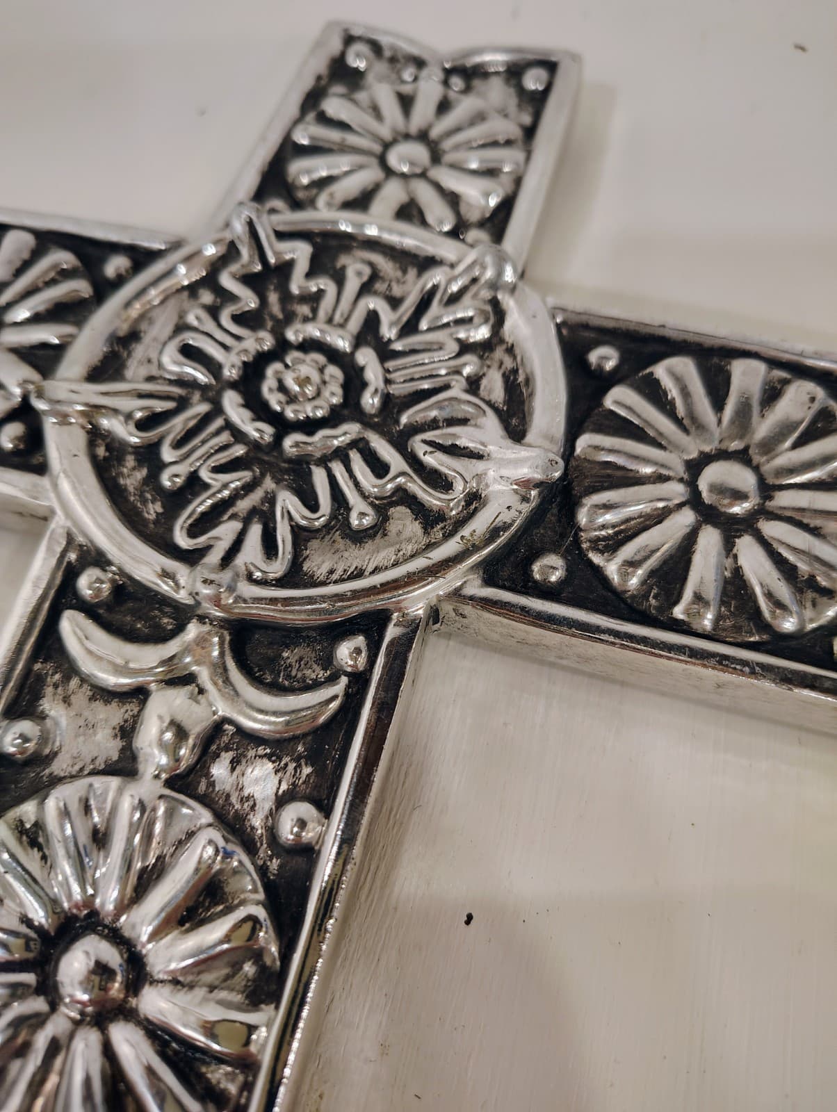 Ornate Religious Cross Wall Hanging Silver Chrome Resin Floral Design 11" EUC - Thumbnail 4