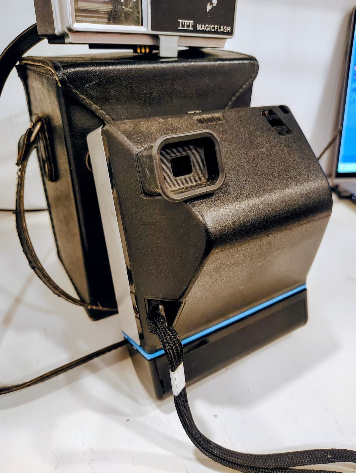 Vintage 1970's Kodak EK6 Instant Camera - Thumbnail 2