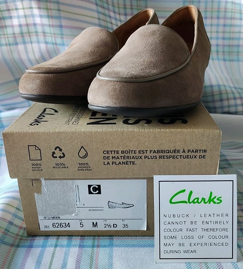 NIB Clarks Unstructured Beige Leather Shoes - Thumbnail 2
