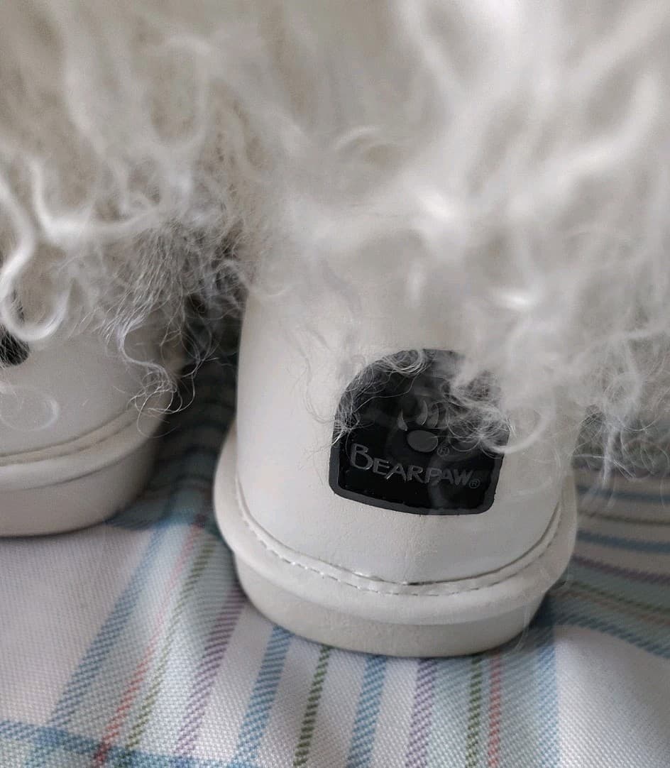 NIB Bearpaw Boo White Boots, Sheep Fur/Wool MSRP 250.00 - Thumbnail 7