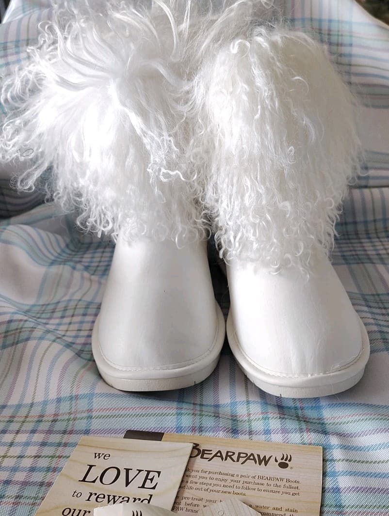 NIB Bearpaw Boo White Boots, Sheep Fur/Wool MSRP 250.00 - Thumbnail 9